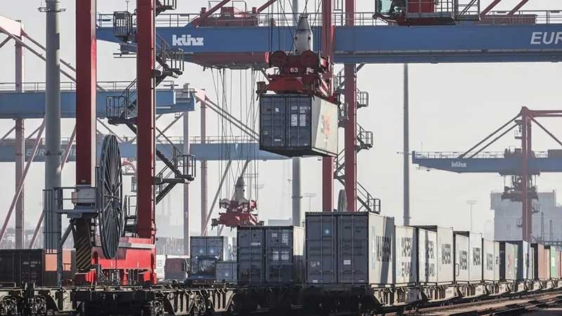 Von der Leyen asegura que la UE tiene «el poder para contraatacar» los aranceles de Trump