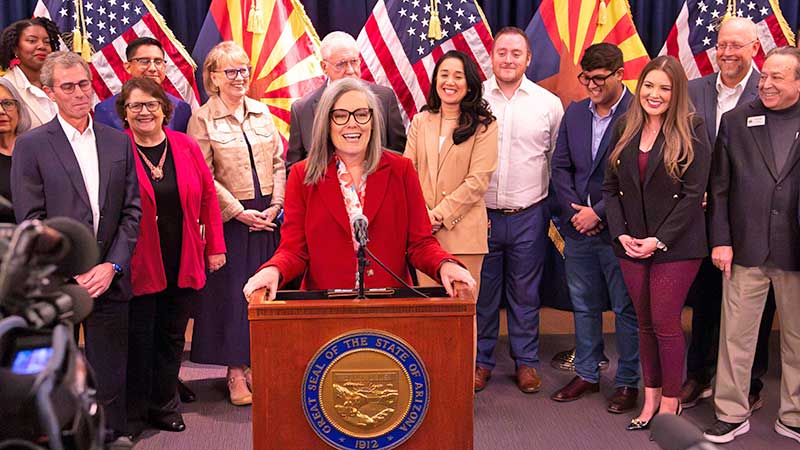 Gobernadora de Arizona pide a Trump reconsiderar arancel a México