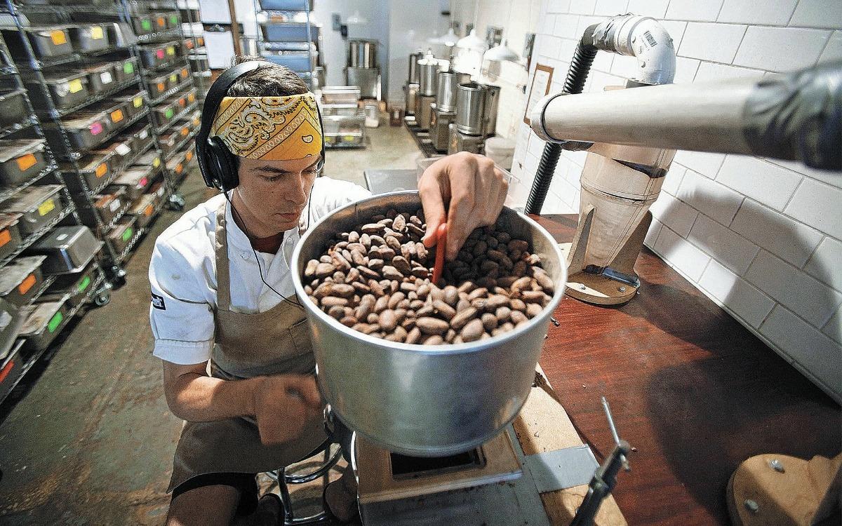¿Quién se beneficia de la subida de los precios del cacao?