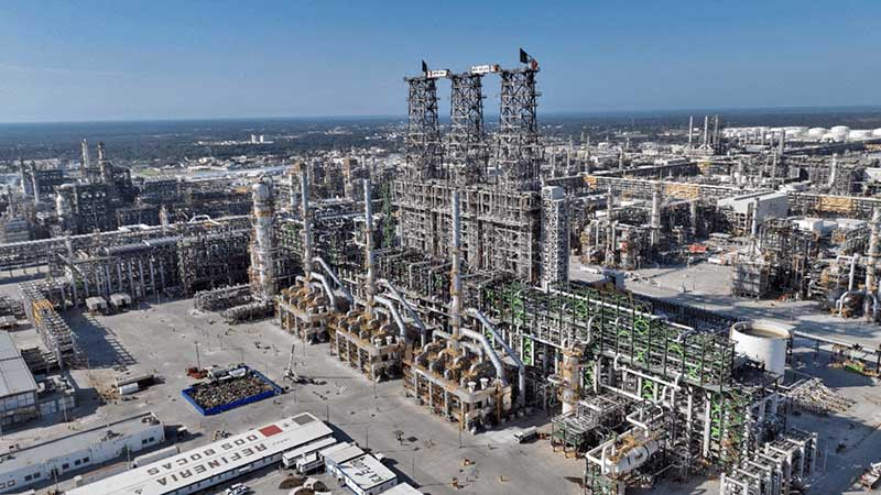 Dos Bocas arranca producción al 50% de su capacidad: Octavio Romero director de Pemex