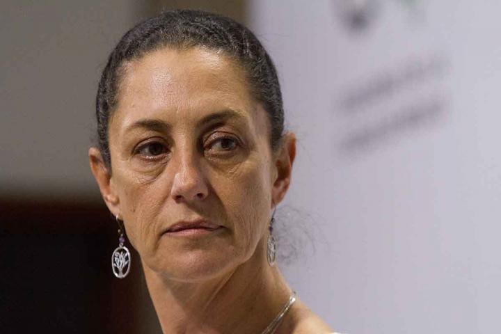 Sheinbaum frena aumento a tarifas de microbuses y taxis en CDMX
