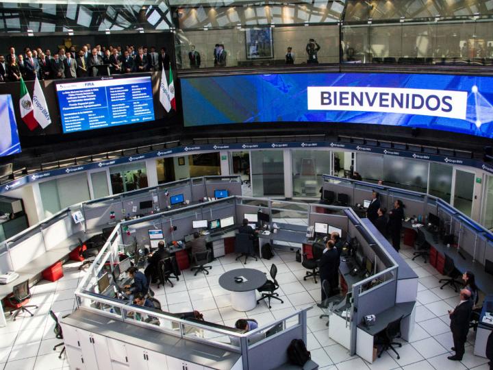 Peso hunde el dólar; BMV inicia optimista