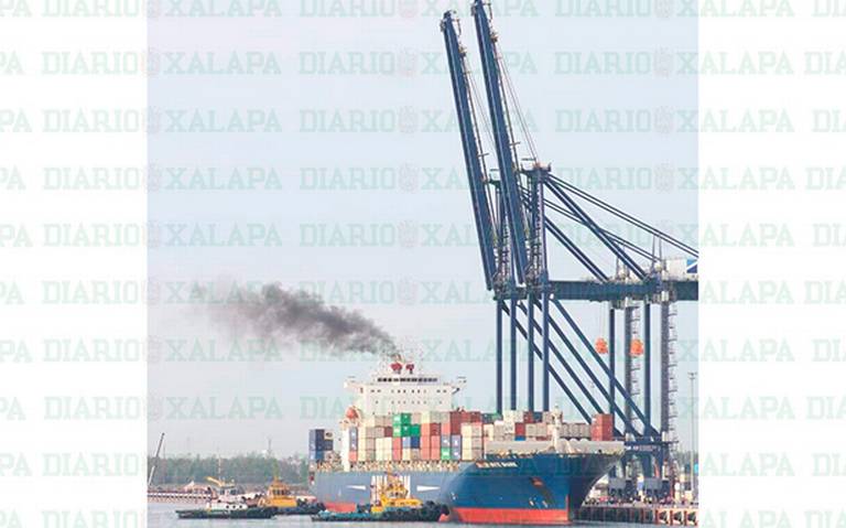 Arriba primer gran buque de carga al nuevo puerto de Veracruz