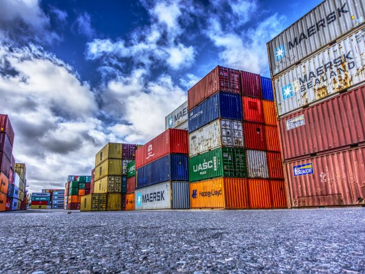 Flujo de mercancías en el extranjero atraviesa un enorme tope