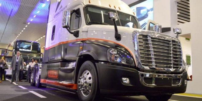 Freightliner presenta nuevos motores
