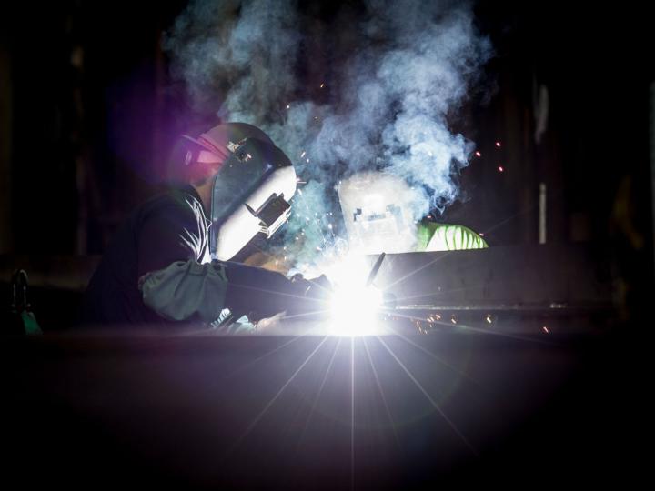 Industria manufacturera impulsa a la economía 0.3%: INEGI