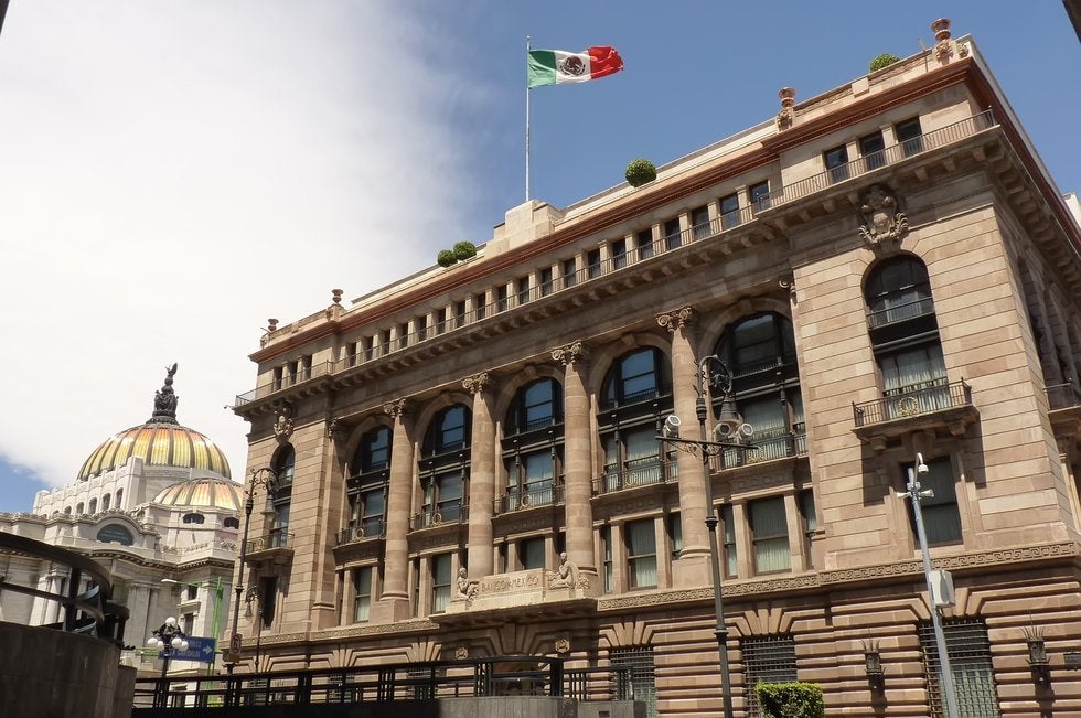 No hay datos contundentes para considerar una recesión en México: Banxico