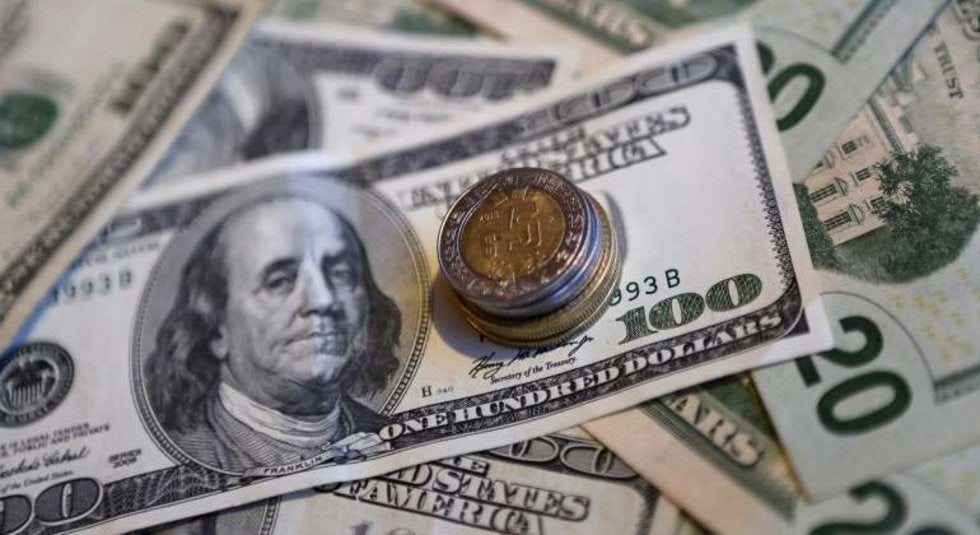Peso opera con avance marginal; dólar cotiza en 18.98 unidades