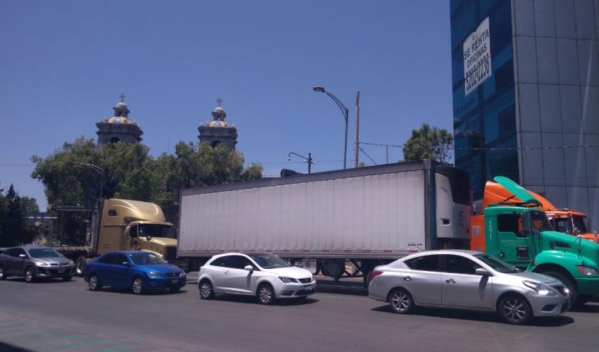 VEHÍCULOS DE CARGA REBASAN EL MILLÓN DE UNIDADES; FLOTA ENVEJECE