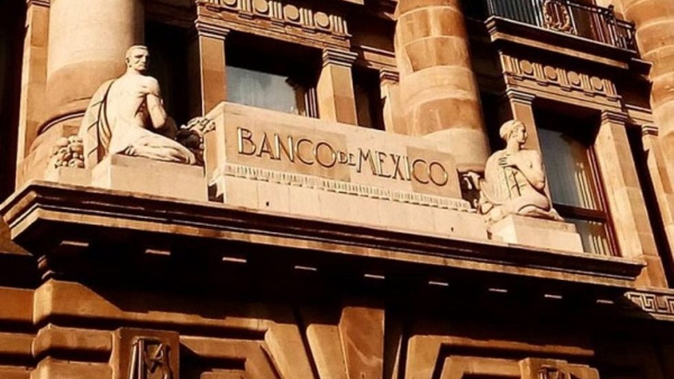 Banxico recorta tasa de interés por primera vez en 5 años, se teme recesión