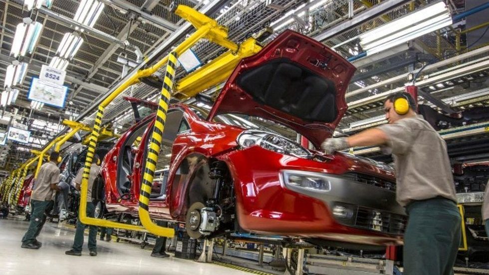 Crisis en la industria automotriz mexicana, ventas de autos cayeron 7.94%