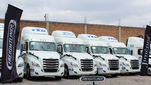 Daimler entrega unidades en Jalisco