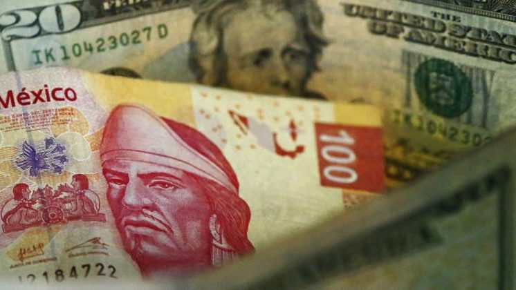El peso cae a su peor nivel en dos meses entre tensión comercial y desplome de petróleo