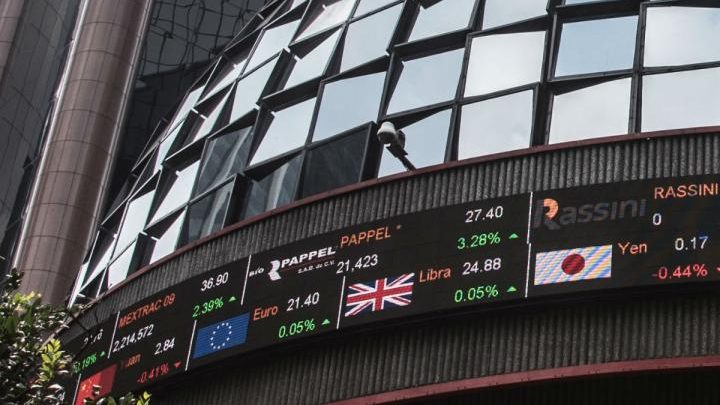 BMV supera el nivel de 42 mil puntos; Dólar golpea al peso