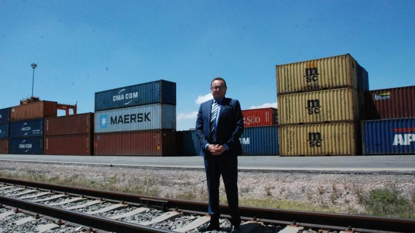 HUTCHISON PORTS TILH, EN BUEN RIEL