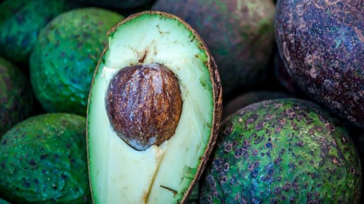 Tu cartera lo celebrará: Precios del aguacate jitomate pollo y manzana a la baja