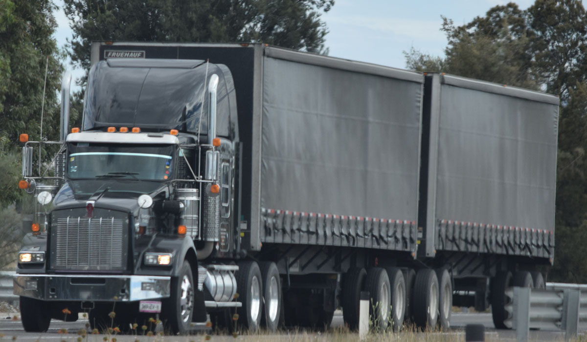 Advierten sobre riesgos de prohibir el doble remolque