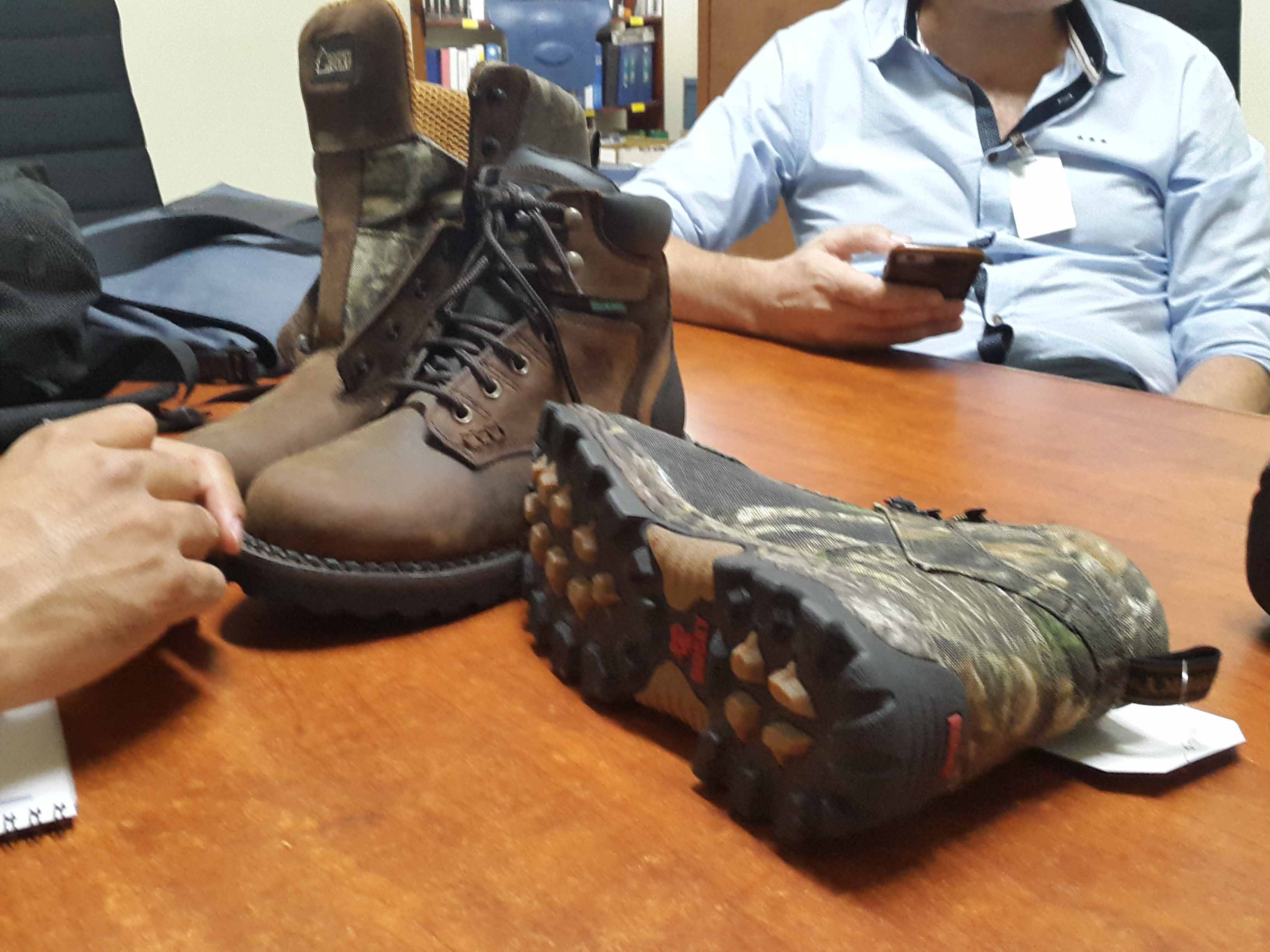 México mantendrá aranceles a importaciones de calzado, textil y confección: Economía