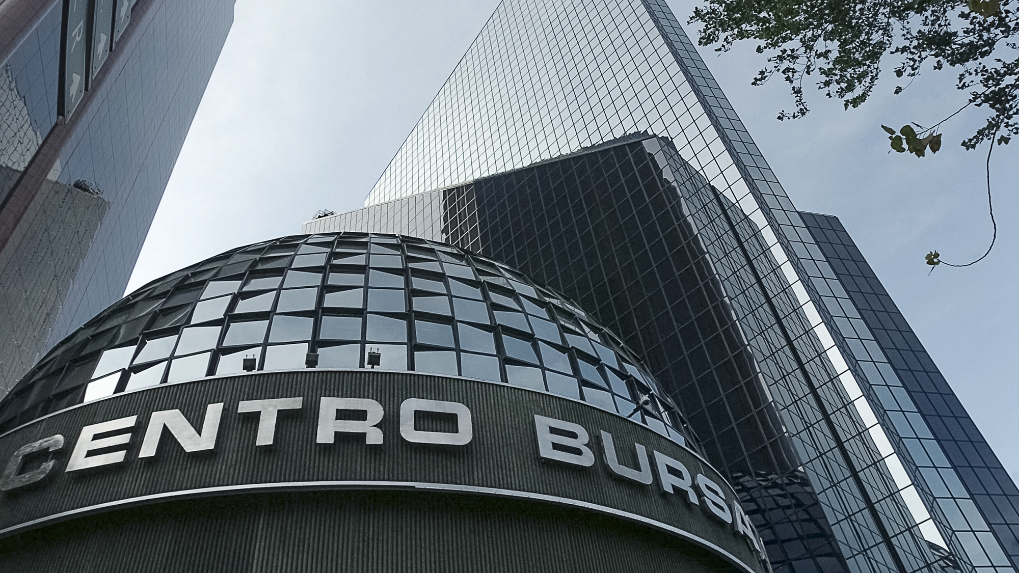 BMV y peso a la expectativa del T-MEC y el Brexit