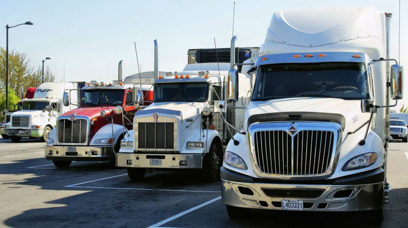 Disminuye producción de vehículos pesados en agosto