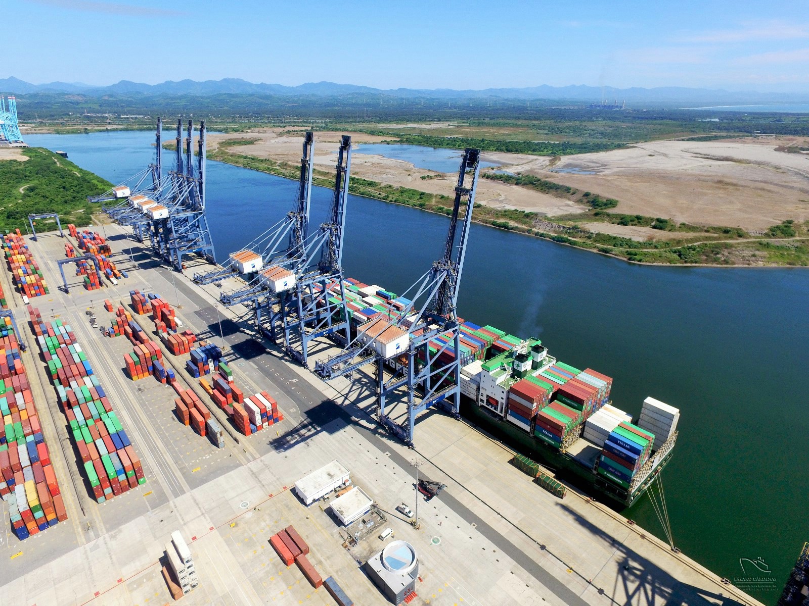 Crece Lázaro Cárdenas 13 por ciento en manejo de contenedores
