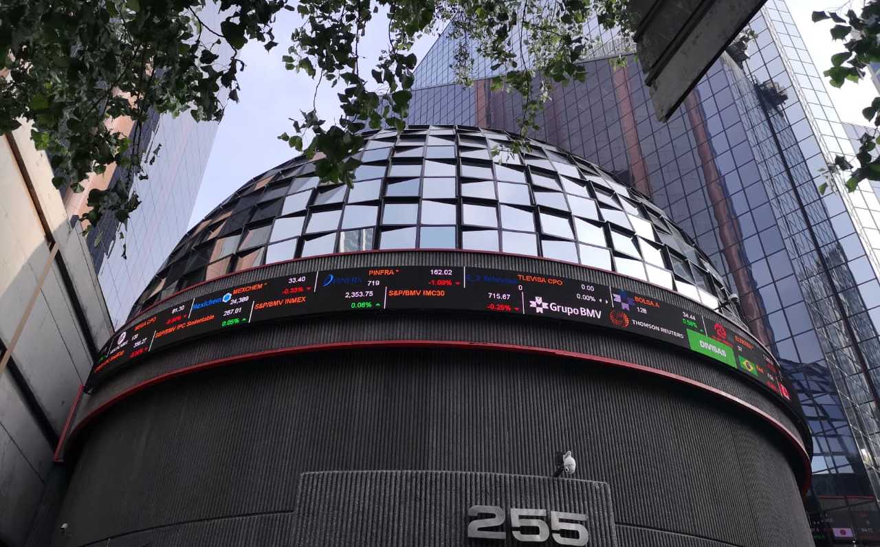 Peso se fortalece frente al dólar ; BMV optimista y atenta al rumbo económico