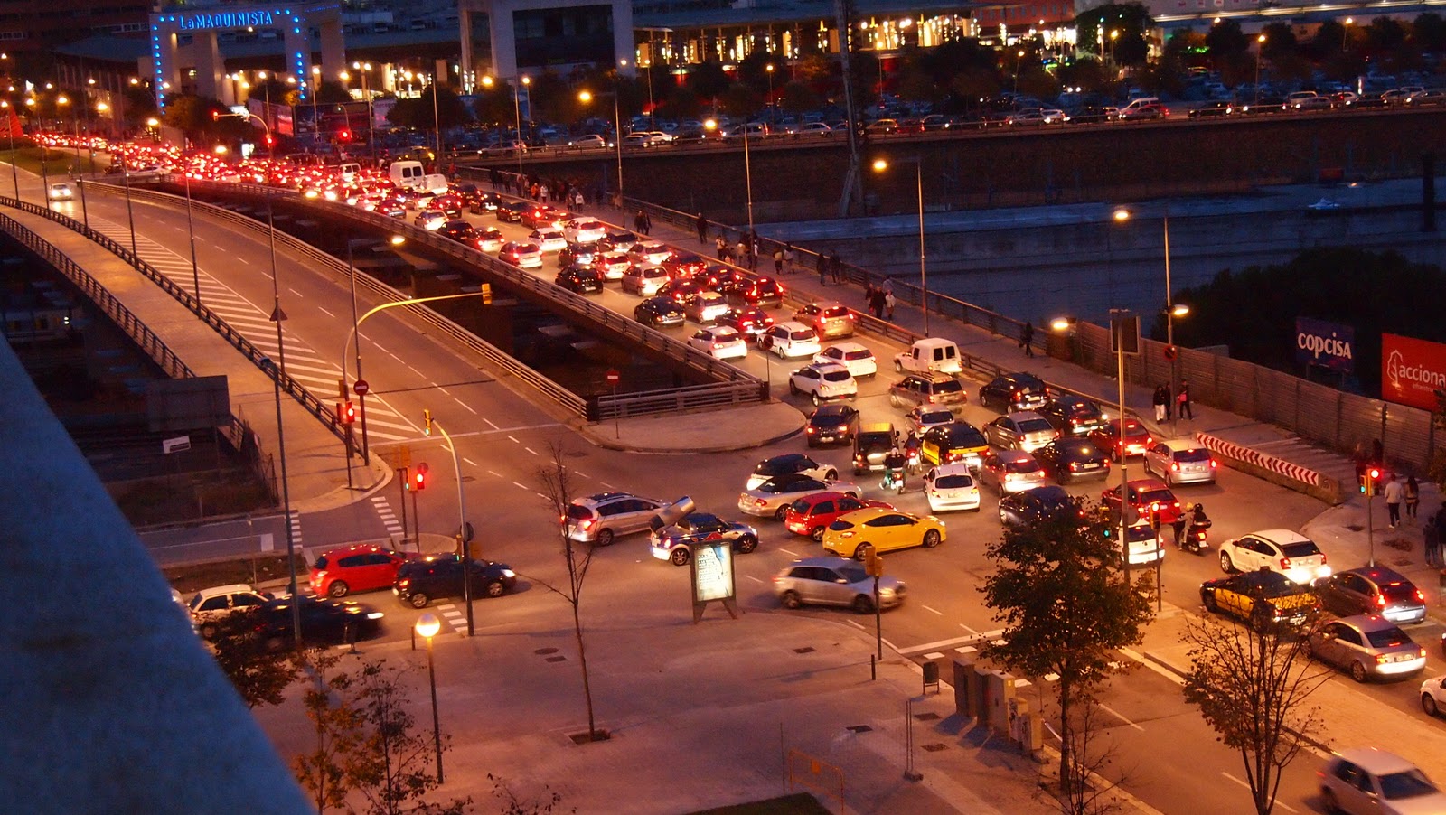 Tecnología mejora tráfico en centros comerciales