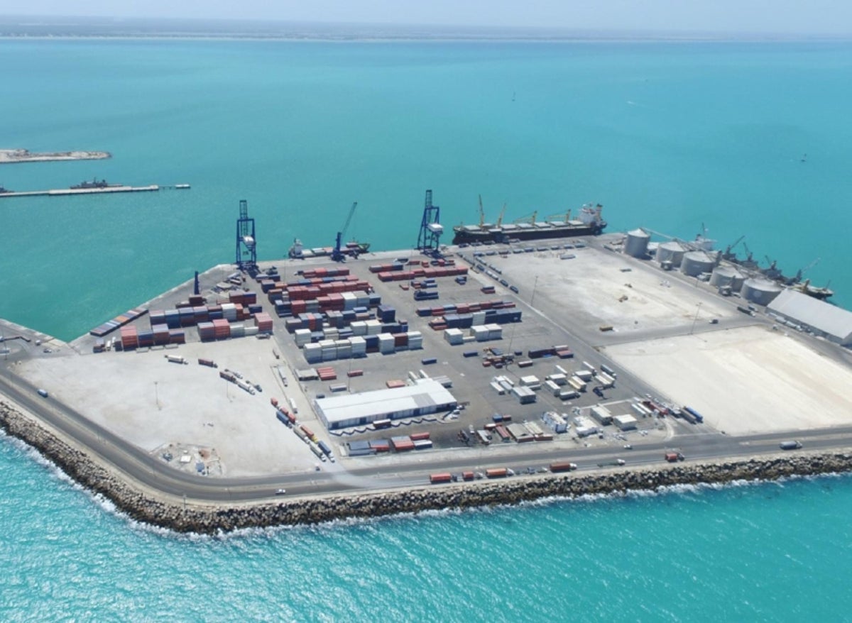 Invierte APM Terminals Yucatán cuatro millones de dólares en nueva grúa