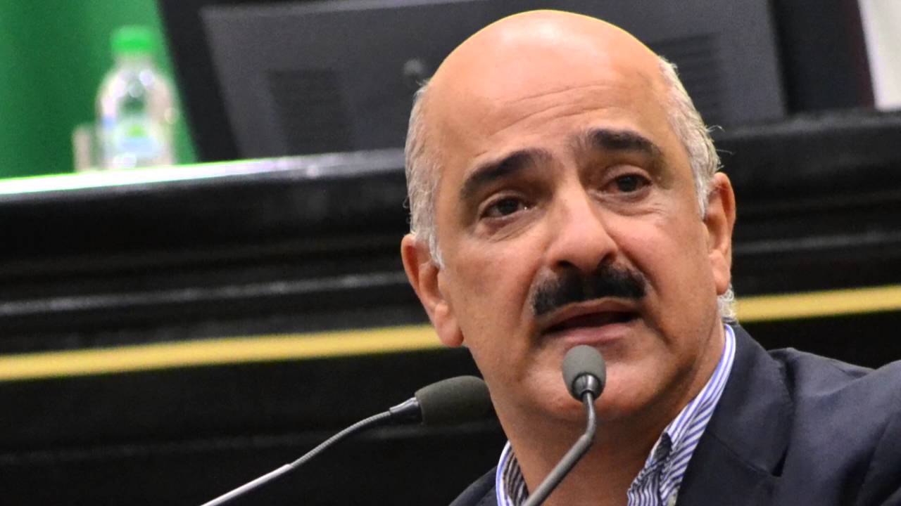 Expone Ricardo Ahued su proyecto ante los agentes aduanales