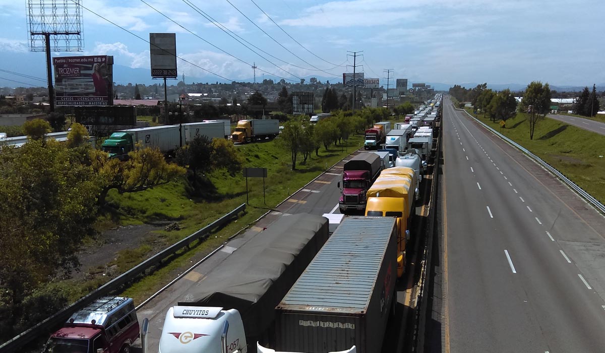 Condena sector empresarial paro de transporte