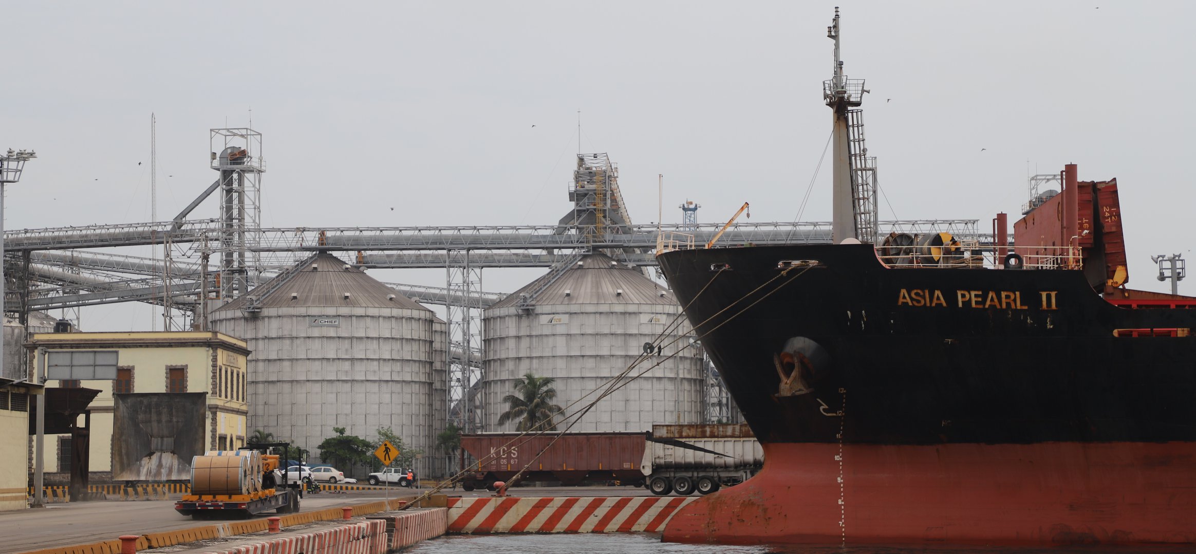 Entregó Icave 42 Hectáreas Y Un Muelle Para Cabotaje A La Apiver.