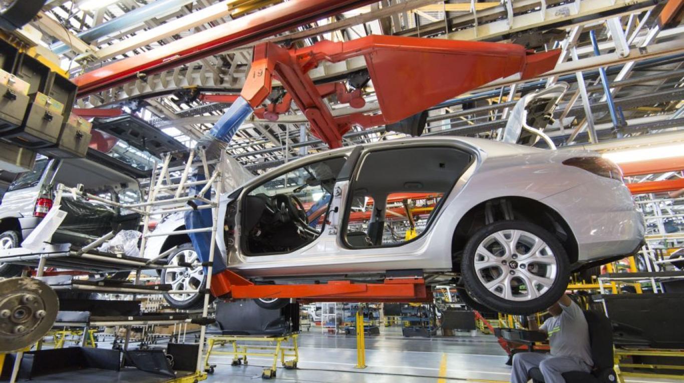 Proyecta sector automotriz que se prolongue crisis de ventas