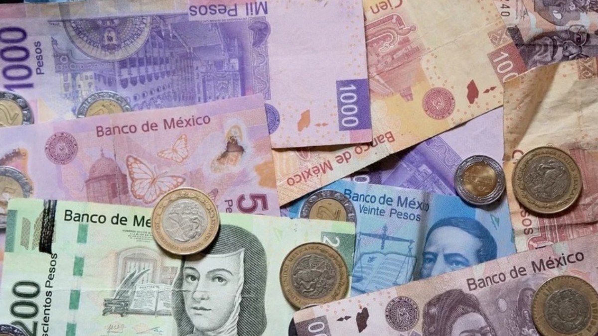 BMV cae lieramente en resbaladilla; Peso fuerte frente al dólar