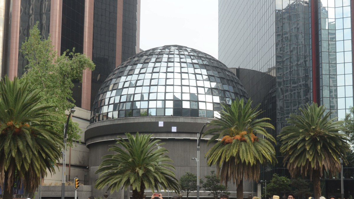 Peso avanza frente al dólar; BMV resucita al nivel de los 45 mil puntos