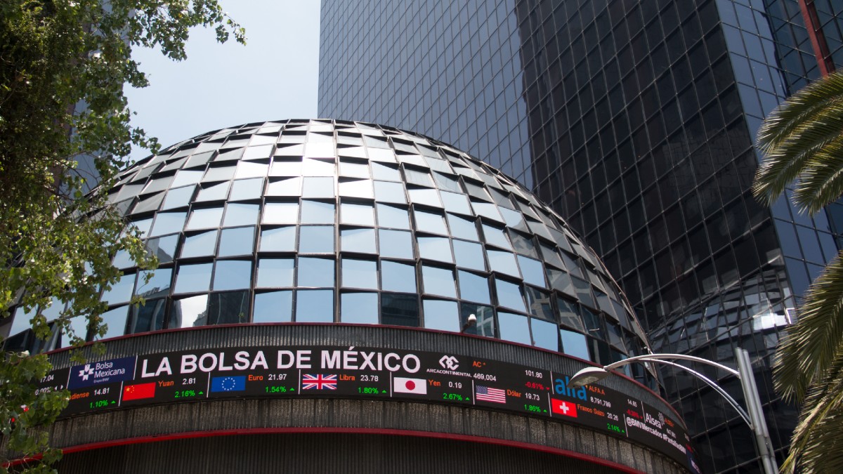 Peso y BMV se inclinan a la baja atentos al coronavirus