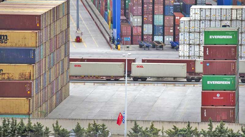 Balanza comercial registra superávit en febrero