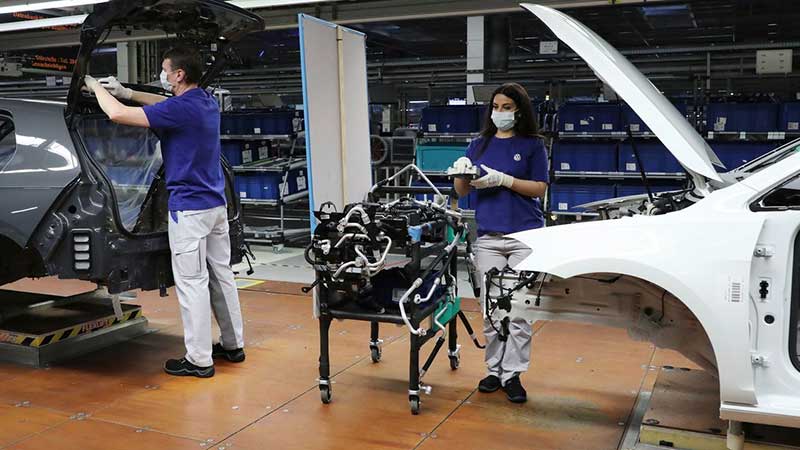 Reanudarán producción paulatinamente, plantas de Volkswagen; México en mayo