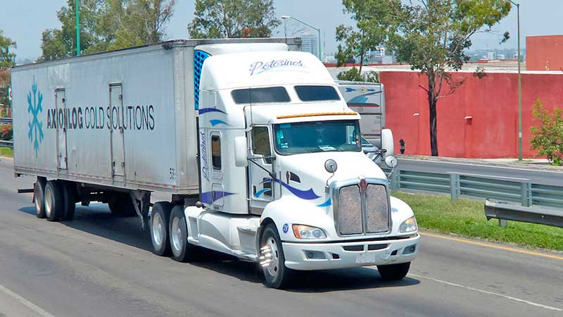 Se aligera caída en venta de camiones durante junio
