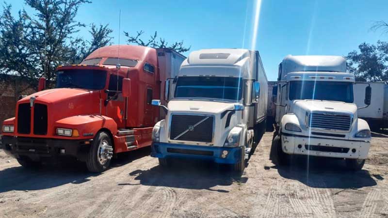 Van por uno y hallan 12 vehículos de carga robados en Jalisco