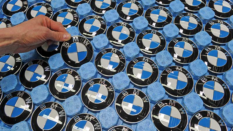 BMW incrementa su meta de producción de vehículos híbridos y eléctricos para 2023