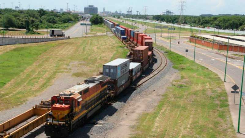 Participación ferroviaria en Puerto Lázaro Cárdenas baja por bloqueos