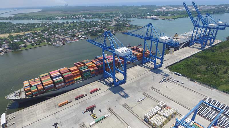 Aseguran agentes aduanales de Tuxpan que en abril repuntó el movimiento de contenedores