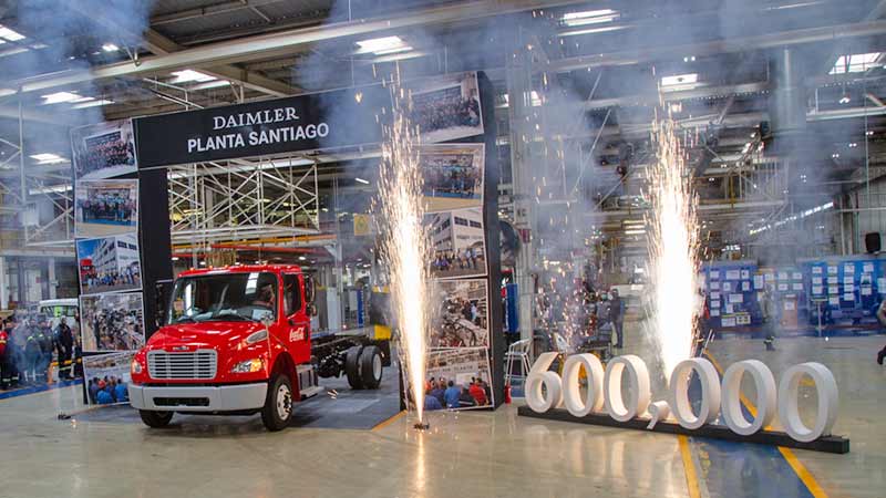 Unidad 600 mil de Daimler Planta Santiago es entregada a FEMSA
