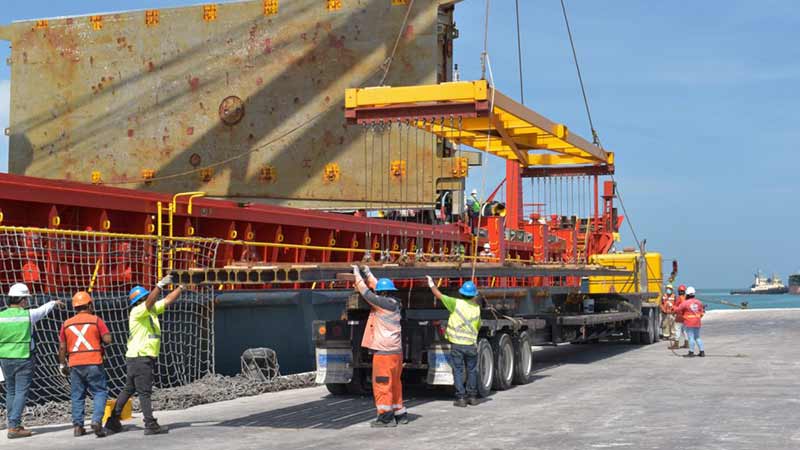 Llega desde Japón a Puerto Progreso tercer cargamento de rieles para Tren Maya
