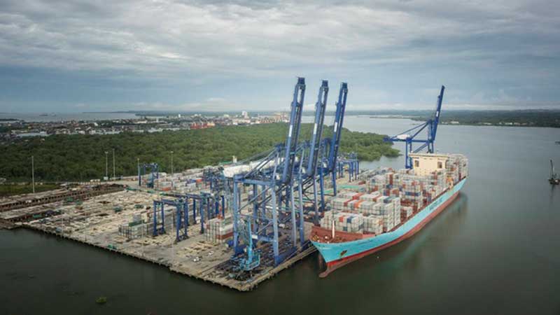 A.P. Moller - Maersk acelera la descarbonización de la flota con 8 grandes buques oceánicos para operar con metanol neutro en carbono