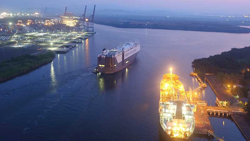 Movimiento de carga rodada en Puerto de Lázaro Cárdenas crece 45%
