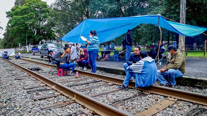 Trabajadores ferrocarrileros urge a CNTE que quite bloqueos en Michoacán