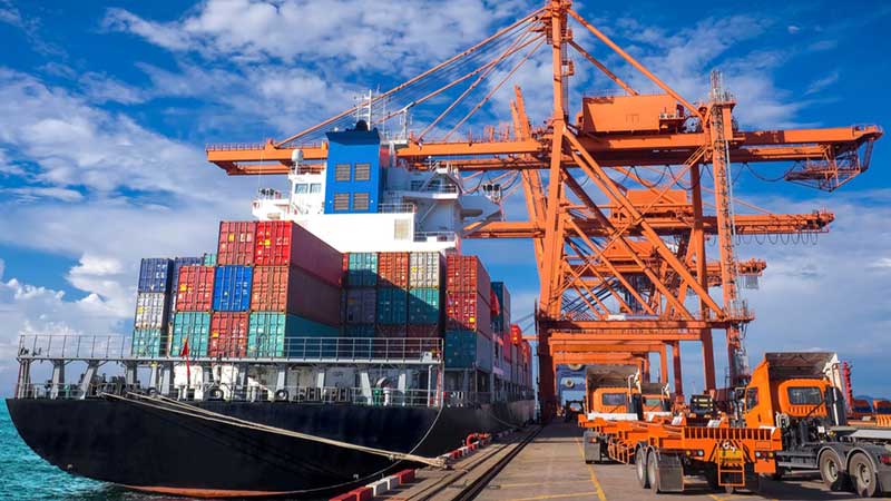 Escasez de contenedores ha disparado en 450% los costos del flete marítimo