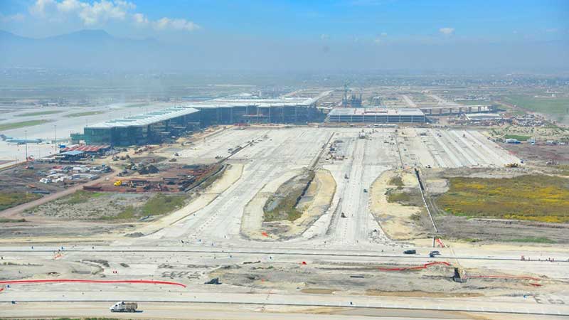 Horacio Duarte recorre instalaciones del aeropuerto de Santa Lucía; aduanas tendrá 35 hectáreas para comercio exterior