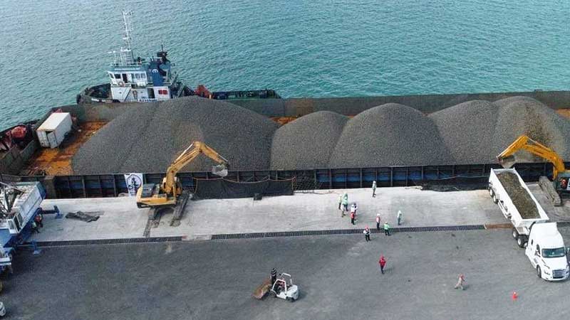 Zarpa buque con 15 mil toneladas de balastro para el Tren Maya